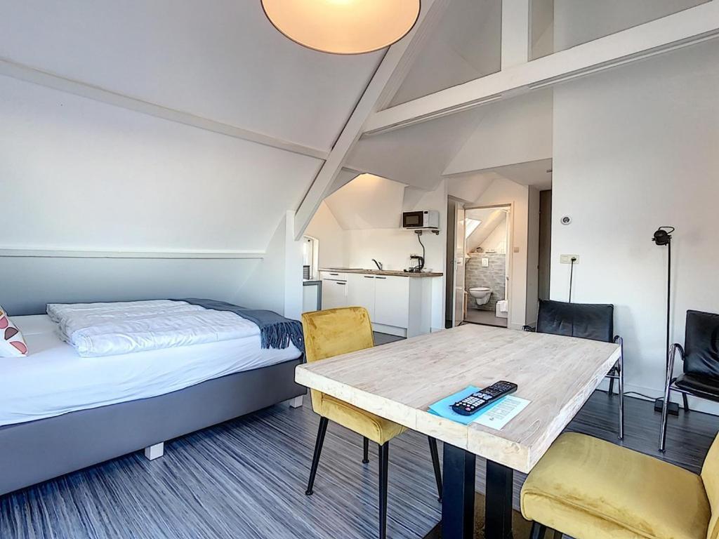 The Town Hotel Studios Appartments Zuidzande Экстерьер фото
